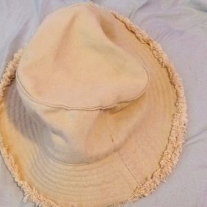 Beige bucket hat